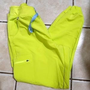 FIGS zamora jogger (L) in Limeade